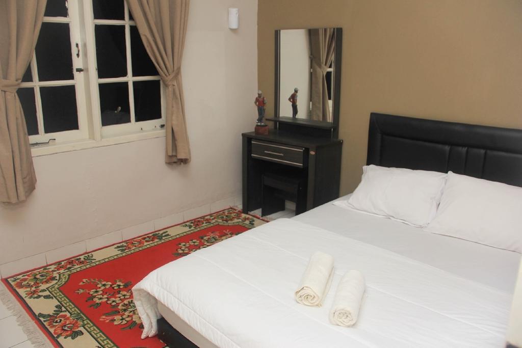 Pele Guesthouse Bandung Exterior photo
