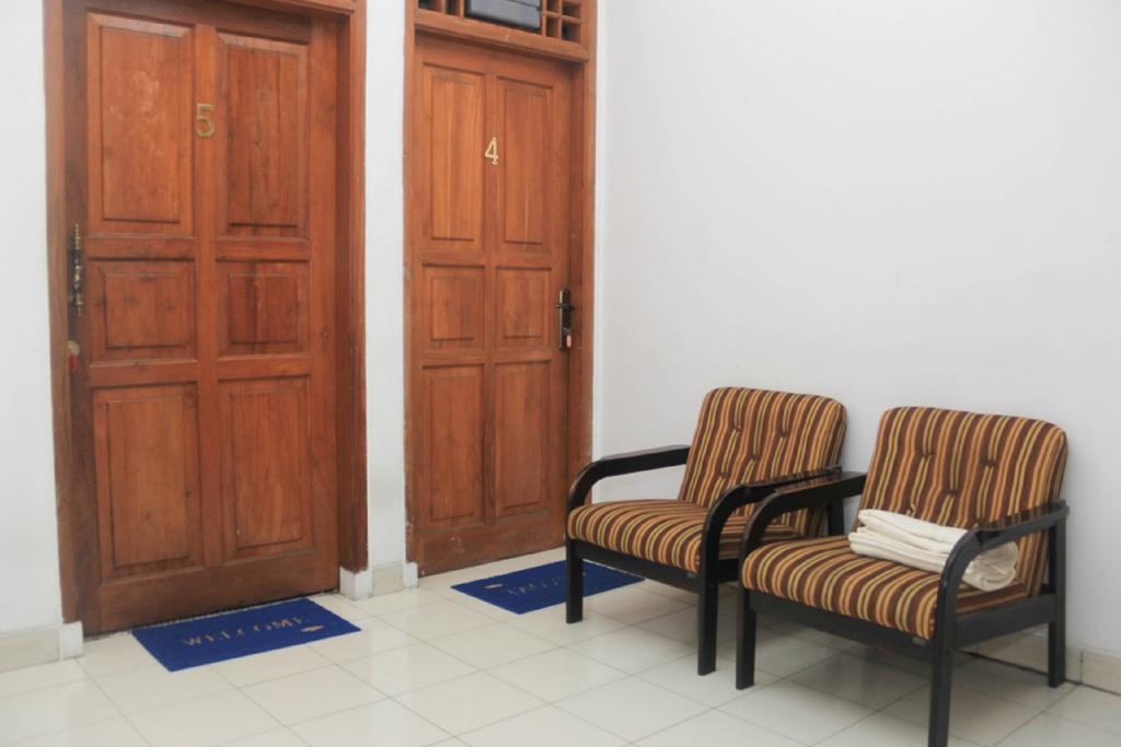 Pele Guesthouse Bandung Exterior photo