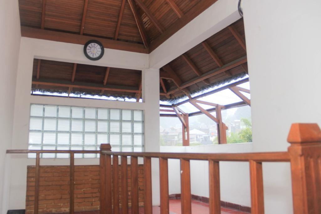 Pele Guesthouse Bandung Exterior photo