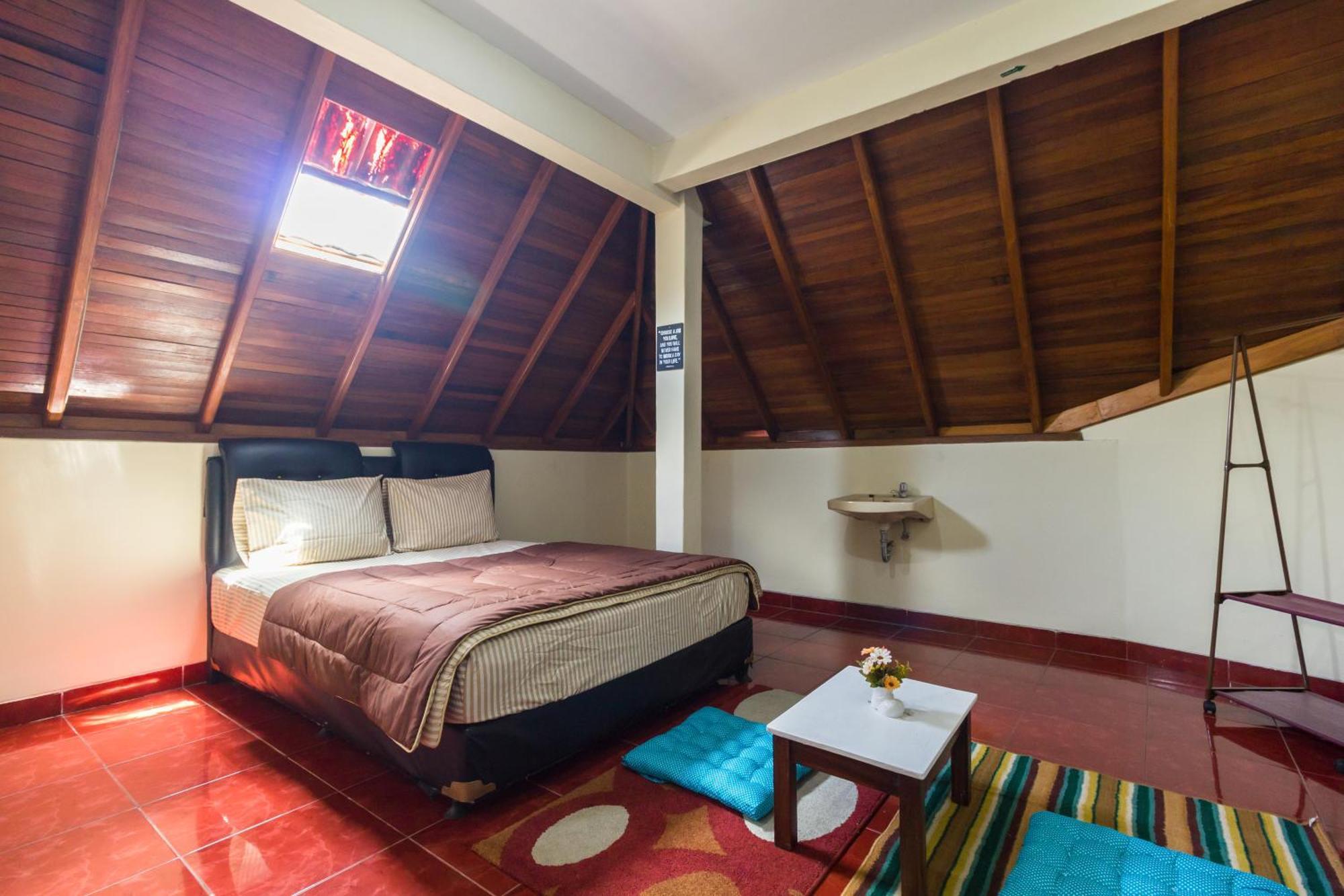 Pele Guesthouse Bandung Exterior photo