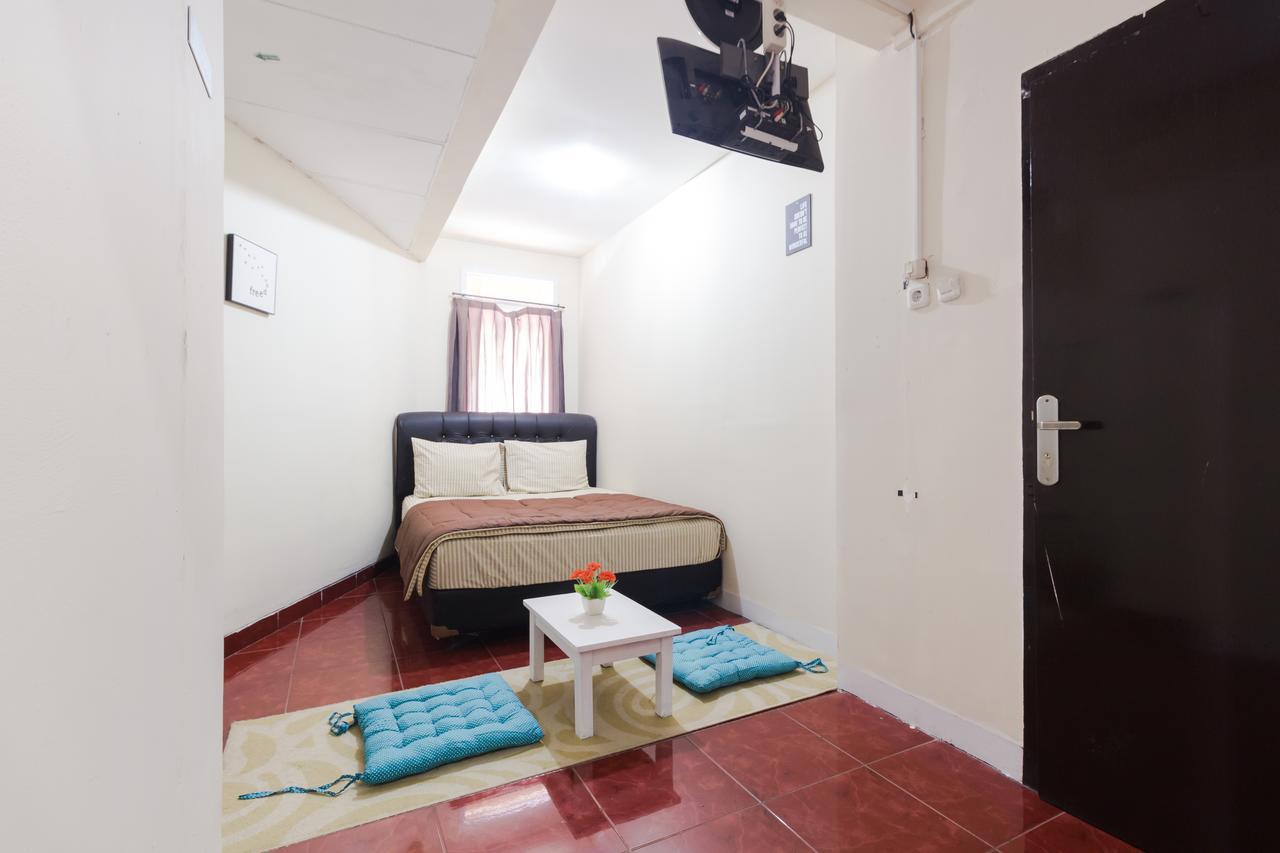 Pele Guesthouse Bandung Exterior photo