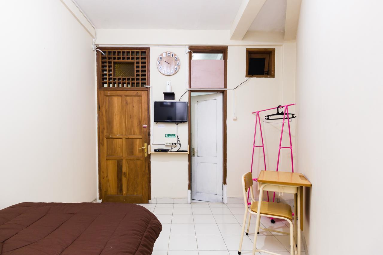 Pele Guesthouse Bandung Exterior photo